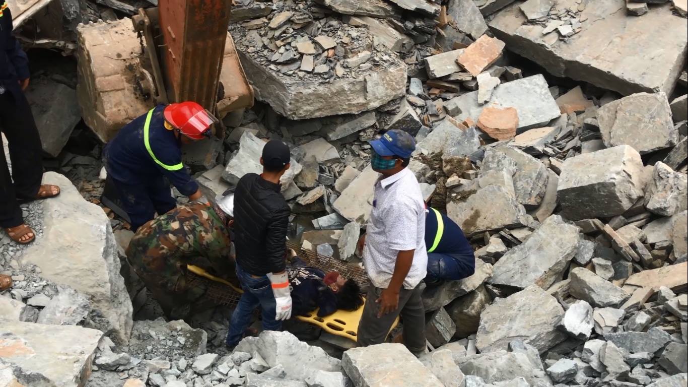 Đà Nẵng: Sạt lở tại mỏ đá, một lái xe tử vong