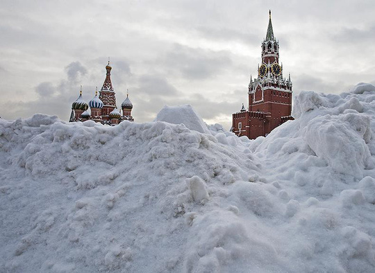 Tuyết rơi dày kỷ lục trăm năm ở thủ đô Moscow - Nga