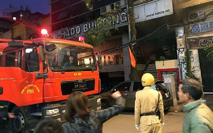 Hàng chục người gào thét kêu cứu trong vụ cháy nhà hàng ở Hà Nội