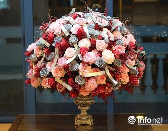 Ngắm bó hoa hồng giá 65 triệu đại gia mua tặng vợ dịp Valentine