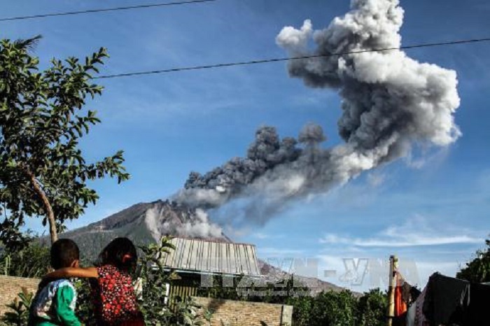 Indonesia: Núi lửa Sinabung phun trào làm tăng nguy cơ cháy rừng