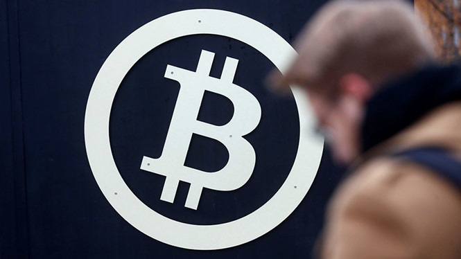 Bitcoin tăng giá mạnh sau tin nhà đầu tư 'gom' 344 triệu USD