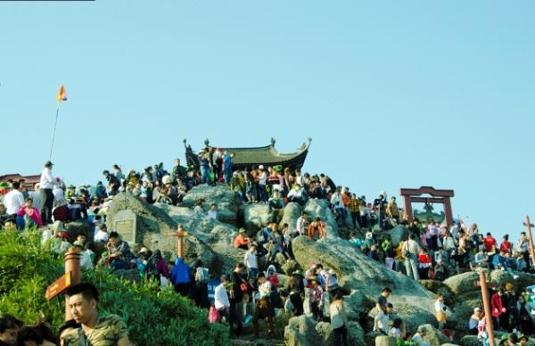 Yên Tử đón hơn 12 vạn khách, thu hơn 4,6 tỷ đồng