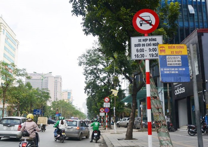 Hà Nội xử phạt nhiều xe Uber, Grab vì đi vào phố cấm