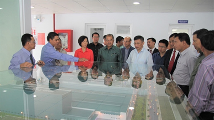 Đoàn đại biểu cấp cao Lào thăm nhà máy sữa Vinamilk