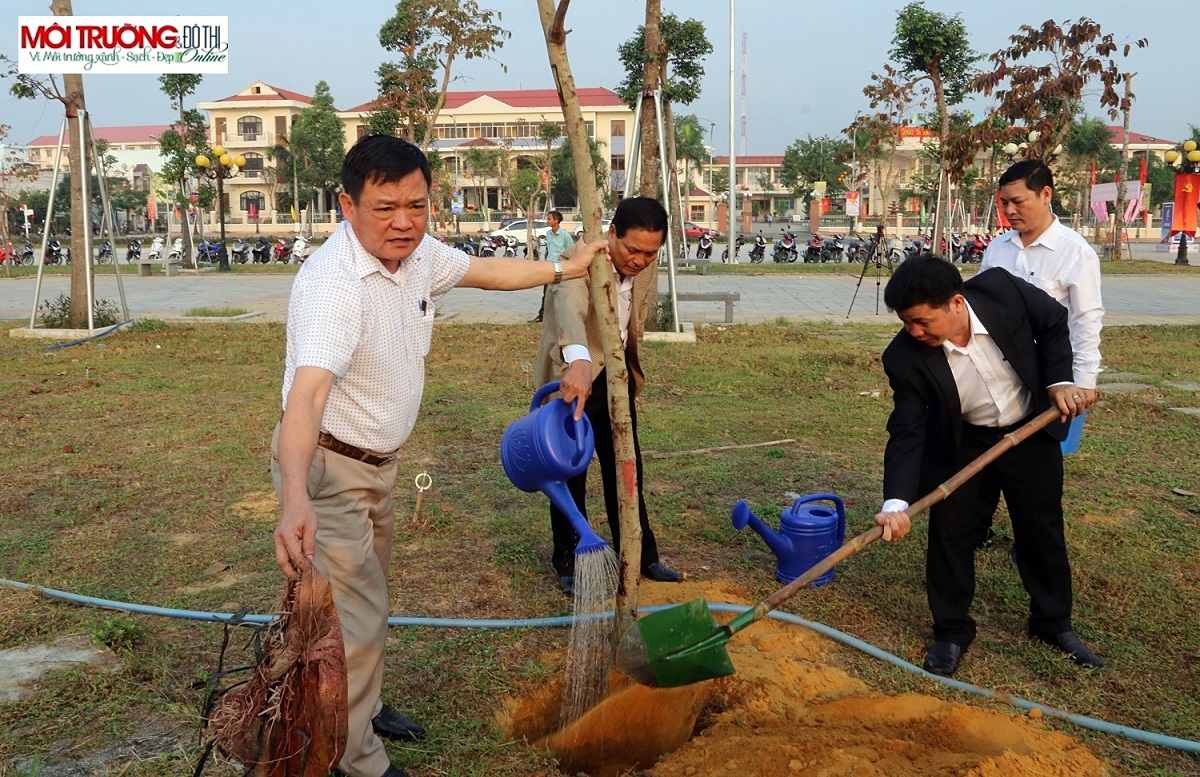 Quận Liên Chiểu (Đà Nẵng) ra quân Tết trồng cây và bảo vệ môi trường