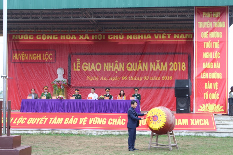 Nghi Lộc - Nghệ An: Hàng trăm thanh niên hăng hái lên đường nhập ngũ