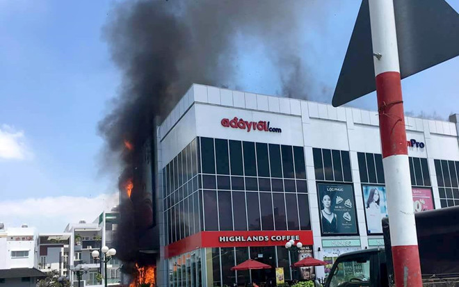 Cháy tại một trung tâm mua sắm ở Sài Gòn
