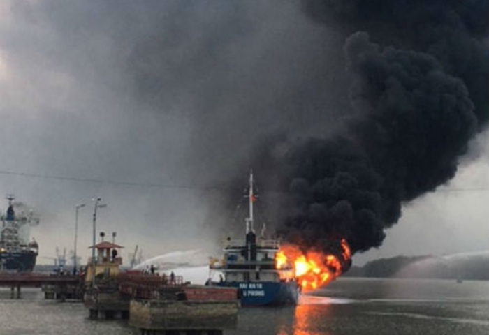 Tin mới nhất vụ tàu chở dầu bốc cháy dữ dội ở cảng Đình Vũ