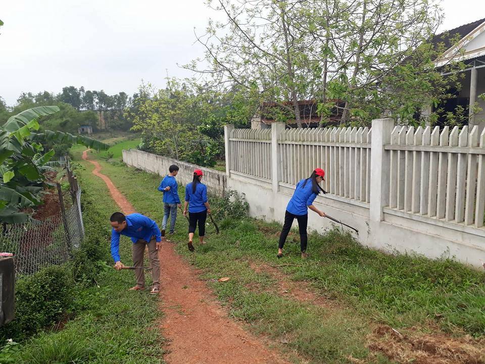 Quảng Trị: Hơn 1.000 đoàn viên ra quân thu dọn rác thải, trồng cây