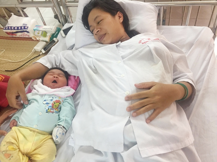 Hà Nội: Bé gái nặng kỷ lục 6kg vừa chào đời tại Bệnh viện Xây dựng