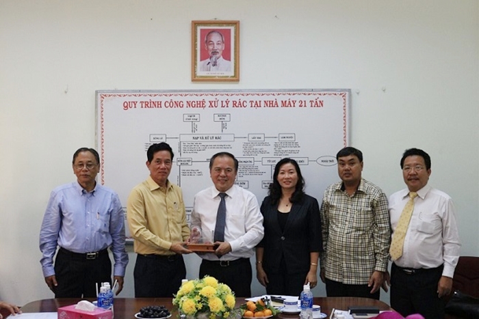 Đoàn đại biểu cấp cao Phnôm Pênh thăm NM xử lý chất thải Đông Thạnh