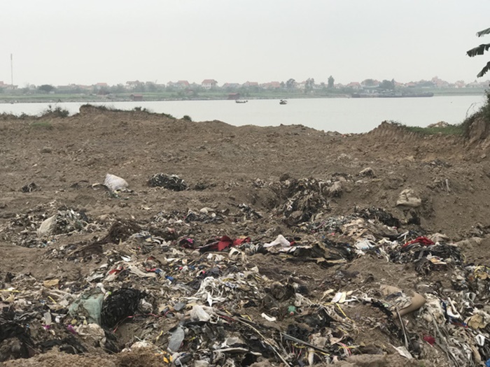 Chưa tìm ra thủ phạm vụ chôn lấp 10.000 m3 rác thải ven sông