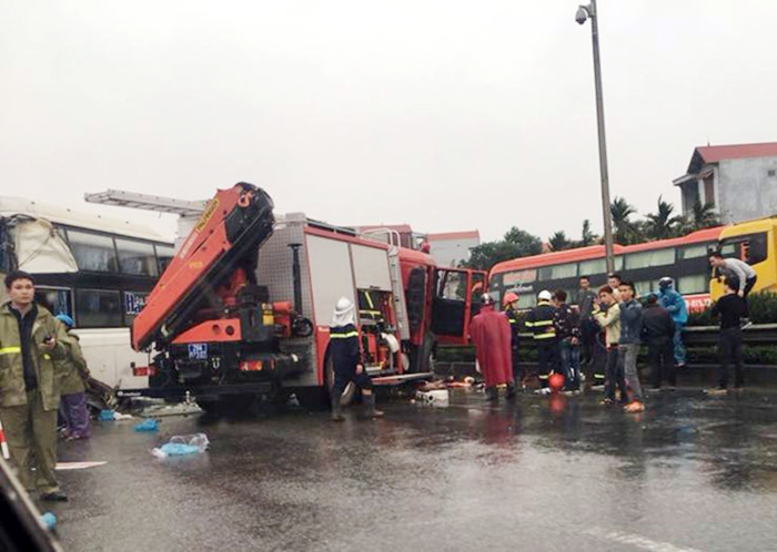 Nóng: 3 vụ tai nạn liên hoàn nghiêm trọng ở cao tốc Pháp Vân - Cầu Giẽ