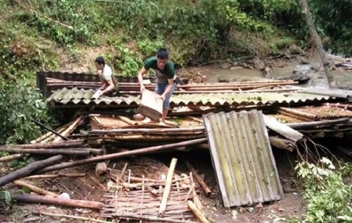 Thanh Hóa: Hơn 60 căn nhà bị hư hỏng sau trận lốc xoáy kèm mưa đá