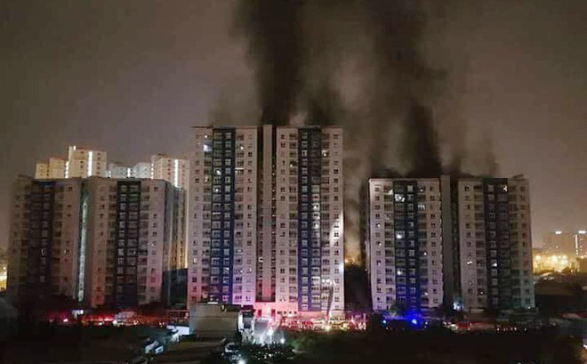 Nóng: Cháy chung cư Carina Plaza ở Sài Gòn, ít nhất 13 người thiệt mạng