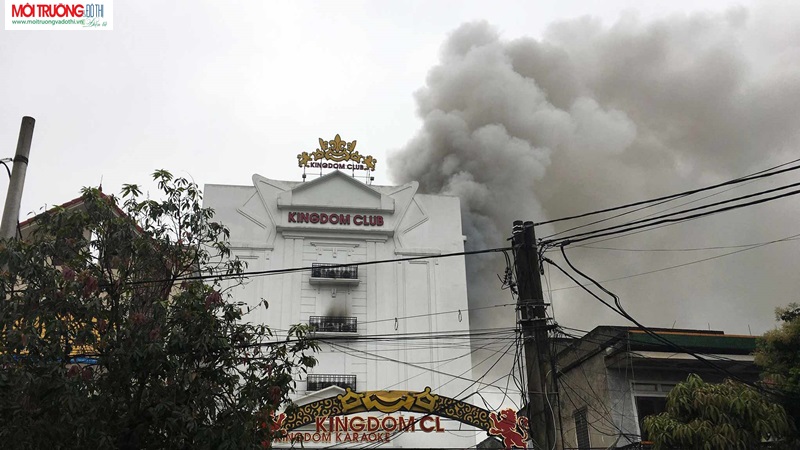 Cháy lớn tại quán Karaoke Kingdom Hà Tĩnh
