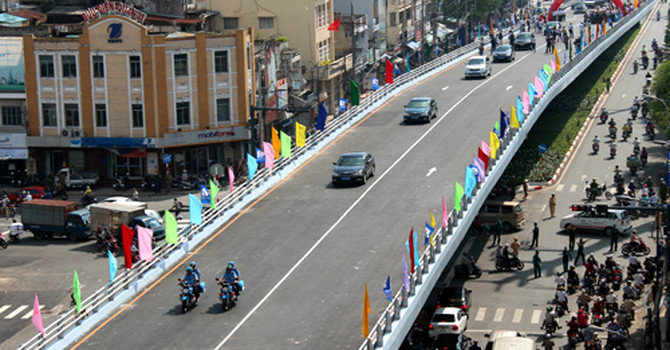 Hà Nội xây cầu vượt tại nút giao Hoàng Quốc Việt - Nguyễn Văn Huyên