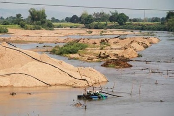 Gia Lai: Dân bức xúc vì khai thác cát băm nát dòng sông Ayun