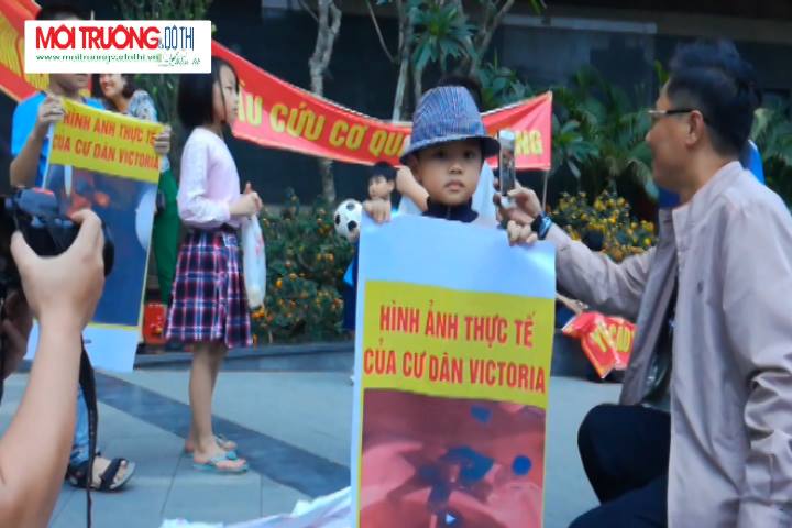 Nóng: Cư dân Victoria Văn Phú biểu tình đòi tổ chức hội nghị cư dân