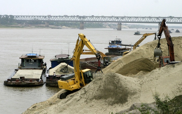 Chính phủ yêu cầu tăng cường quản lý cát sỏi, chống đầu cơ tăng giá
