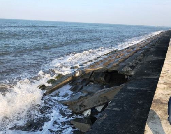 Nhiều khu resort ở Quảng Nam đang bị sóng biển Cửa Đại đe dọa
