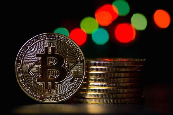 Giá Bitcoin hôm nay 13/4: Bất ngờ tăng, vượt qua mốc 7.000 USD