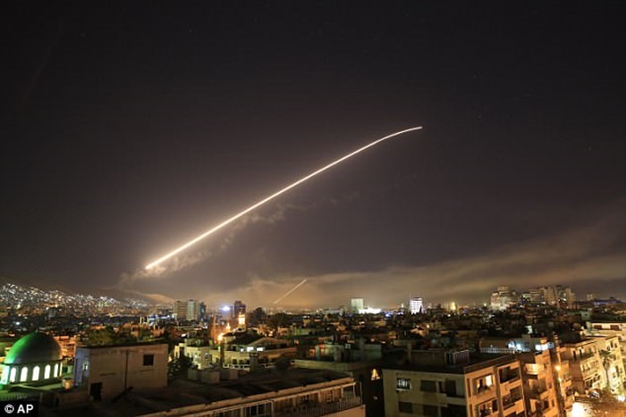 Nhìn lại toàn cảnh chiến dịch không kích Syria của Mỹ, Anh, Pháp