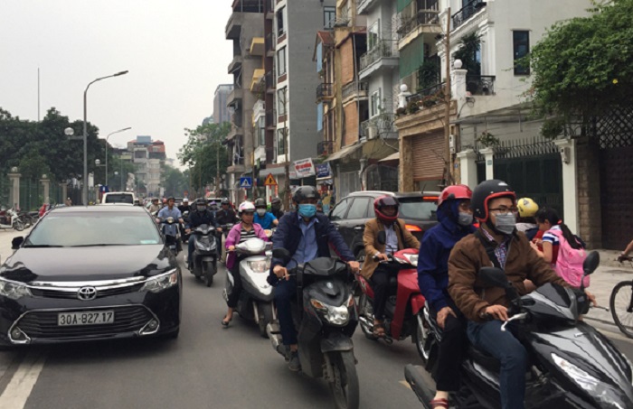 Hà Nội: Đường làm gần 20 năm mới xong thành chỗ đỗ xe
