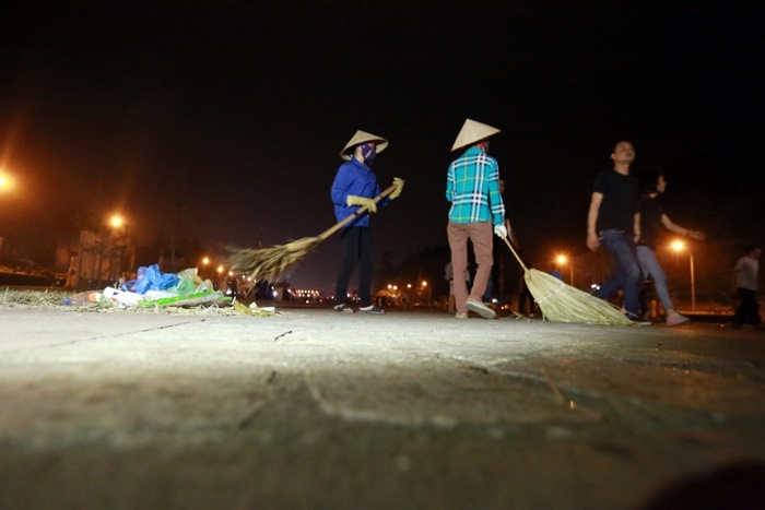 Trắng đêm dọn rác trước Lễ dâng hương Giỗ Tổ Hùng Vương