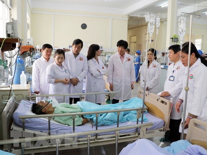 Đại diện Bộ Y tế thăm hỏi bệnh nhân vụ tai nạn tại Lâm Đồng