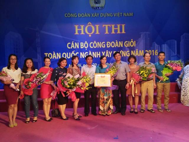 Chị Phạm Thị Hòa - Công nhân môi trường Công ty MTĐT Hà Nội