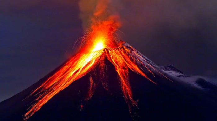Núi lửa phun trào tại Hawaii sau 600 trận động đất