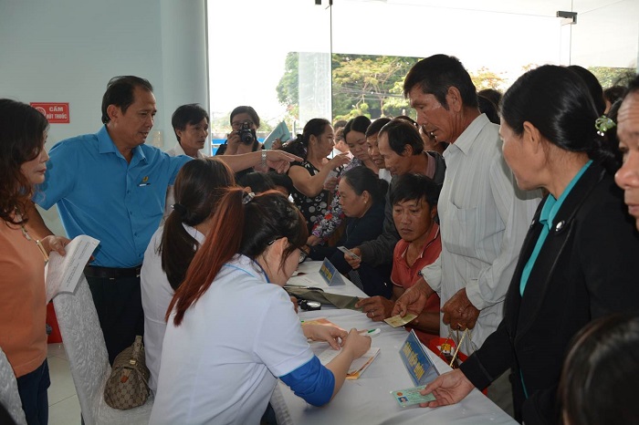 Gia Lai: Trao 250 suất quà cho công nhân viên chức lao động nghèo