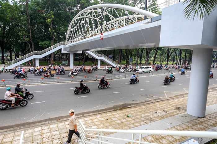 TP HCM hoàn thành cầu vượt đi bộ hơn 11 tỷ đồng ở công viên Gia Định