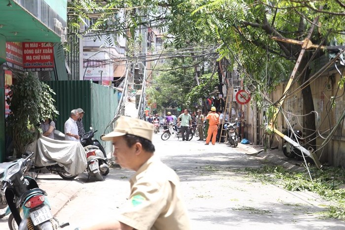 Hà Nội: Sập giàn cẩu lau kính, 2 người bị thương ở Thái Hà