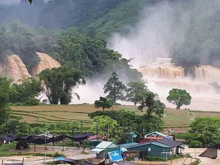 Thác nước đẹp nhất Việt Nam dừng đón khách vì trận lũ quét lịch sử