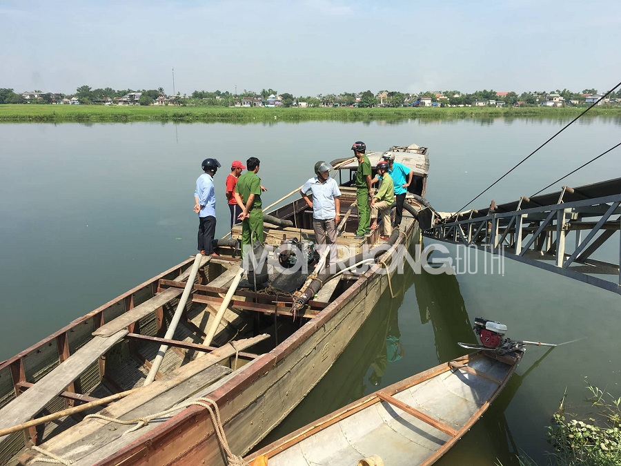 Huế: Xử phạt thuyền hút cát trái phép trên hạ lưu sông Hương