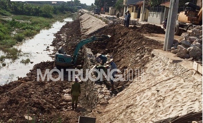 Sự cố sạt lở đường liên xã ở Thanh Trì, Hà Nội: Đổ tại do mưa lớn!