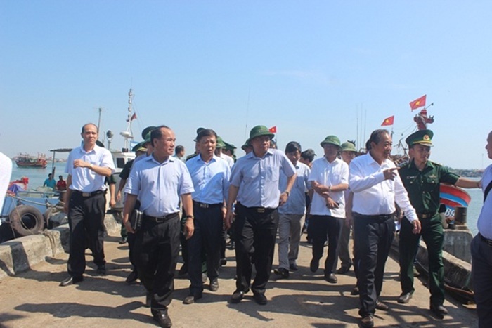 Phó Thủ tướng thăm ngư dân bị ảnh hưởng sự cố MT biển tại Quảng Bình