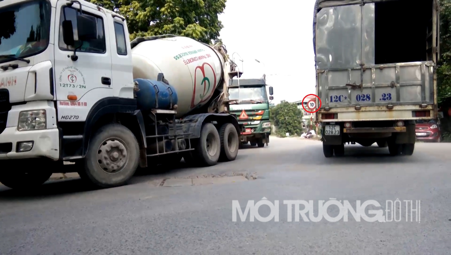 Hà Nội: Cống Liên Mạc 2 'oằn mình' cõng hàng trăm xe trọng tải lớn