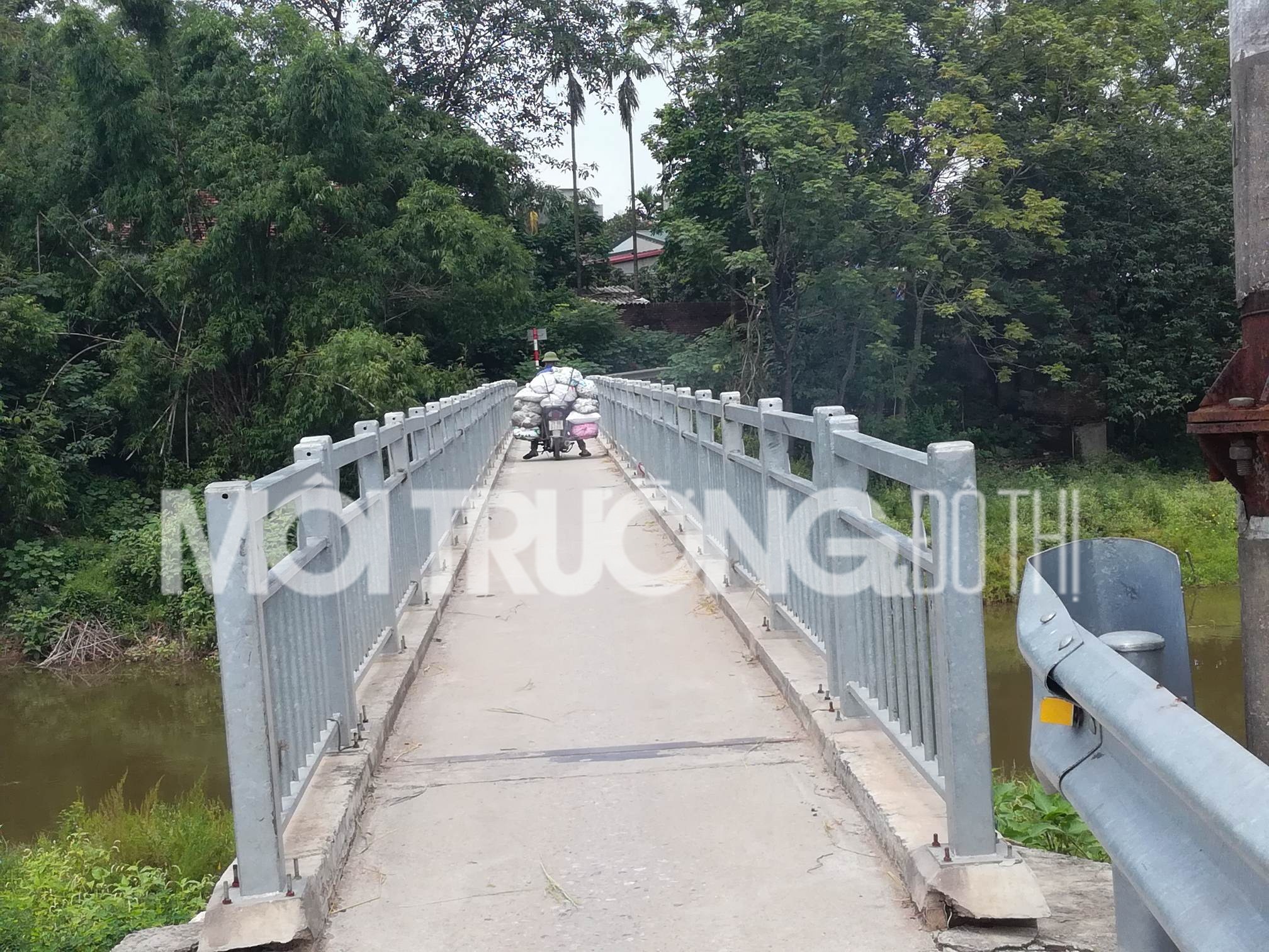 Chuyện lạ ở Hà Đông-Hà Nội: Cây cầu chỉ đi... một chiều!
