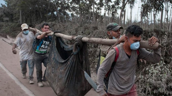 Cảnh tang tóc vì thảm họa núi lửa ở Guatemala