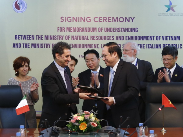 Bộ TN&MT Việt Nam và Italia ký kết Bản ghi nhớ trong lĩnh vực BĐKH