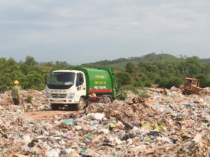 Thanh Hóa: Báo động tình trạng quá tải tại bãi rác hồ Bơ