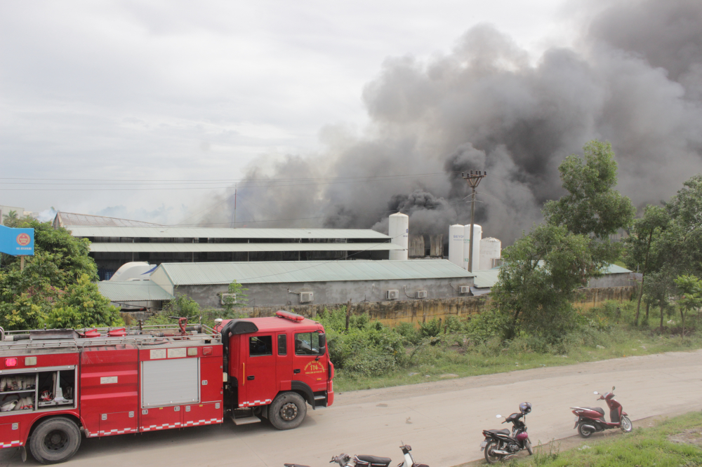 Hải Phòng: Cháy lớn tại xưởng công ty Cổ phần lương thực Cao Lạng