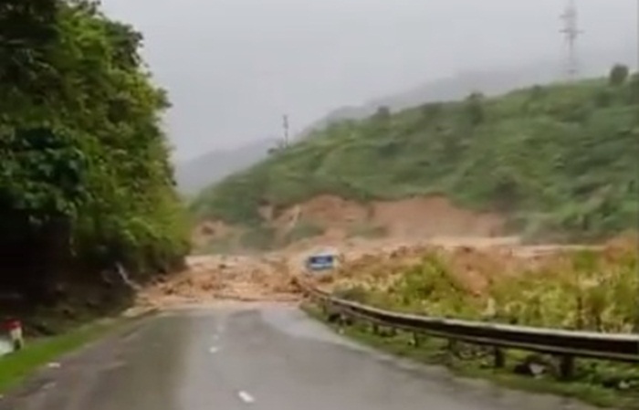 Lũ quét kinh hoàng, Quốc lộ 279 nối Lào Cai - Lai Châu tê liệt