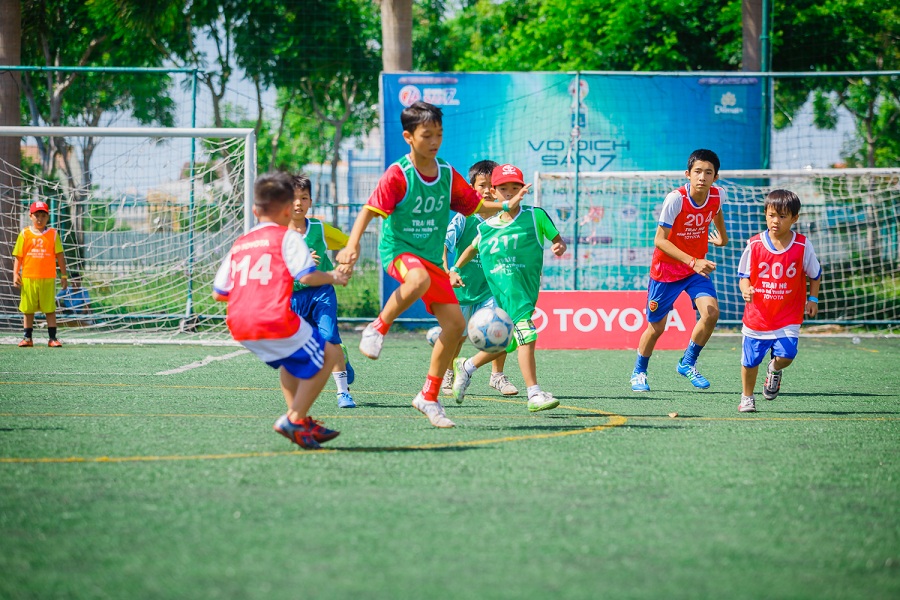 Đà Nẵng: 900 em nhỏ hào hứng với Trại hè bóng đá thiếu niên Toyota
