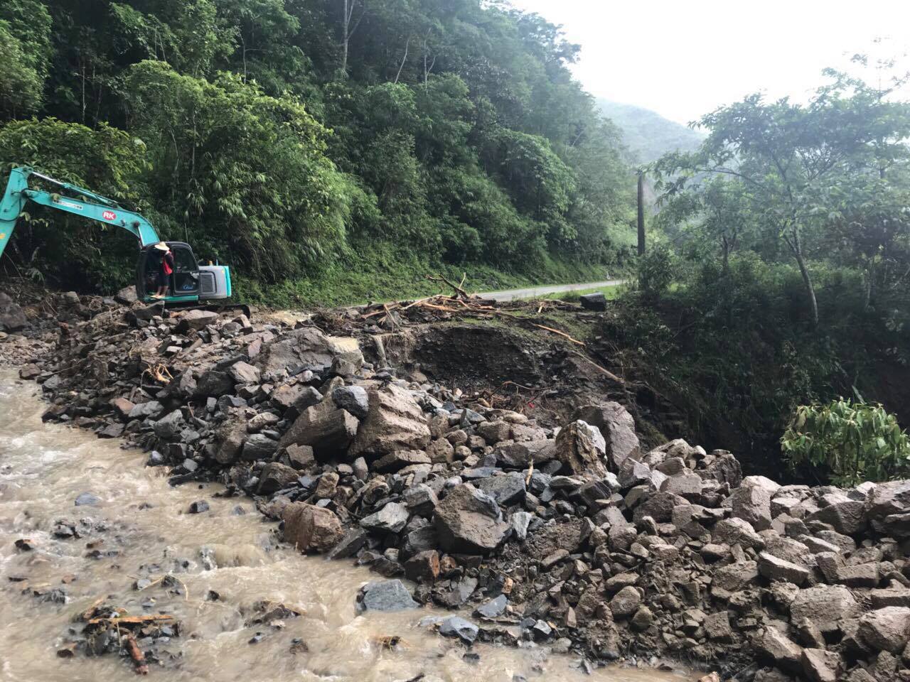 Lai Châu: Nỗ lực xử lý những đoạn đường sạt lở do mưa lũ