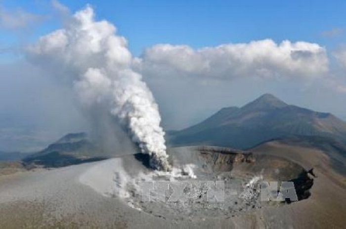 Núi lửa Shinmoe tại Nhật Bản tiếp tục phun trào mạnh